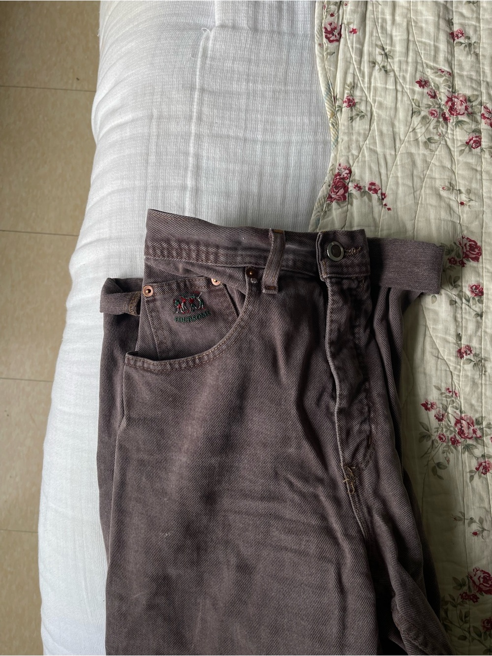 Women’s Straight Leg Jeans in Washed Brown